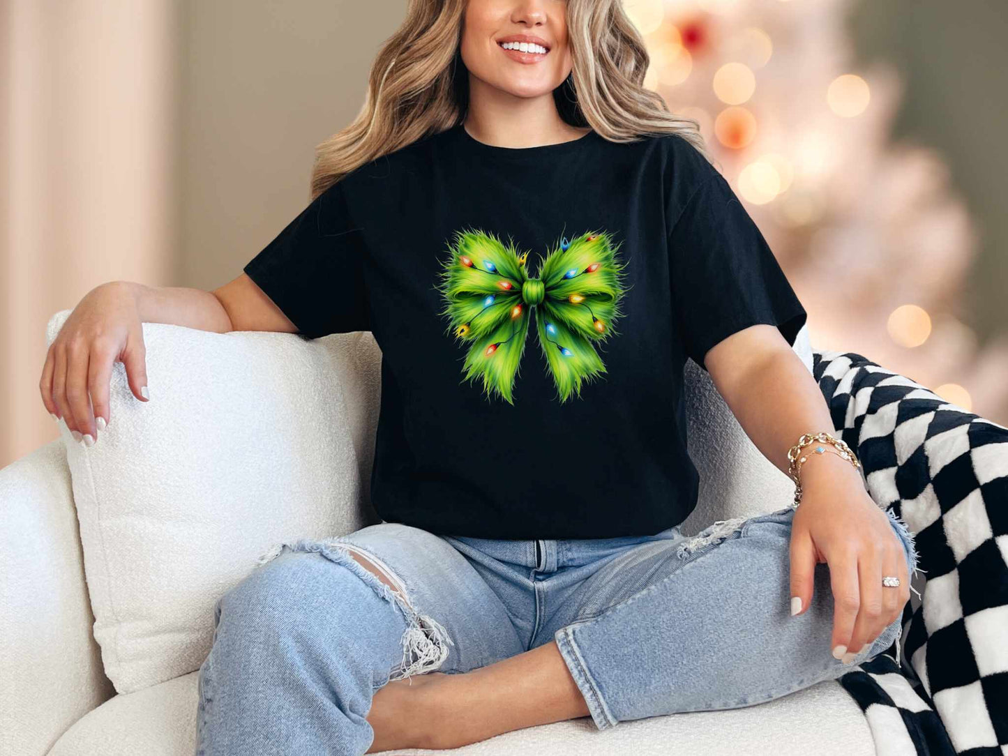 T-Shirt Black / S Grinch Bow Tee