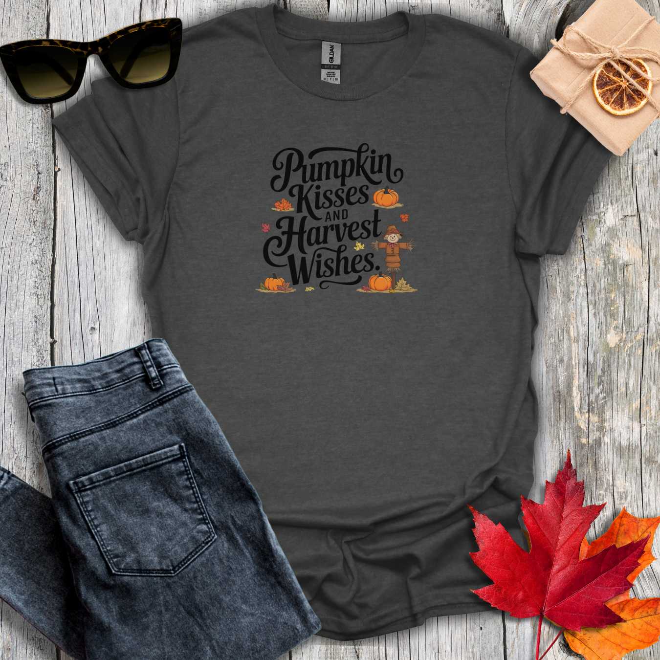 T-Shirt Dark Heather / S Pumpkin Kisses Tee