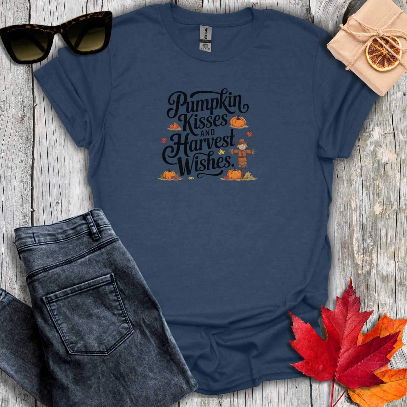 T-Shirt Heather Navy / S Pumpkin Kisses Tee