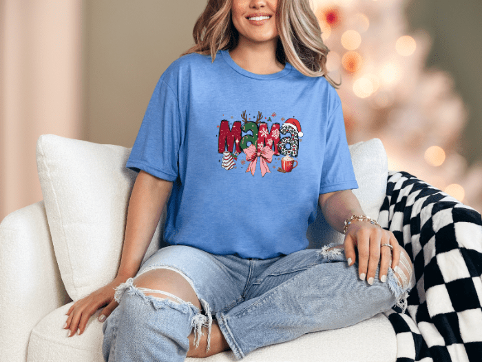T-Shirt Heather Royal / S Mama Christmas Tee