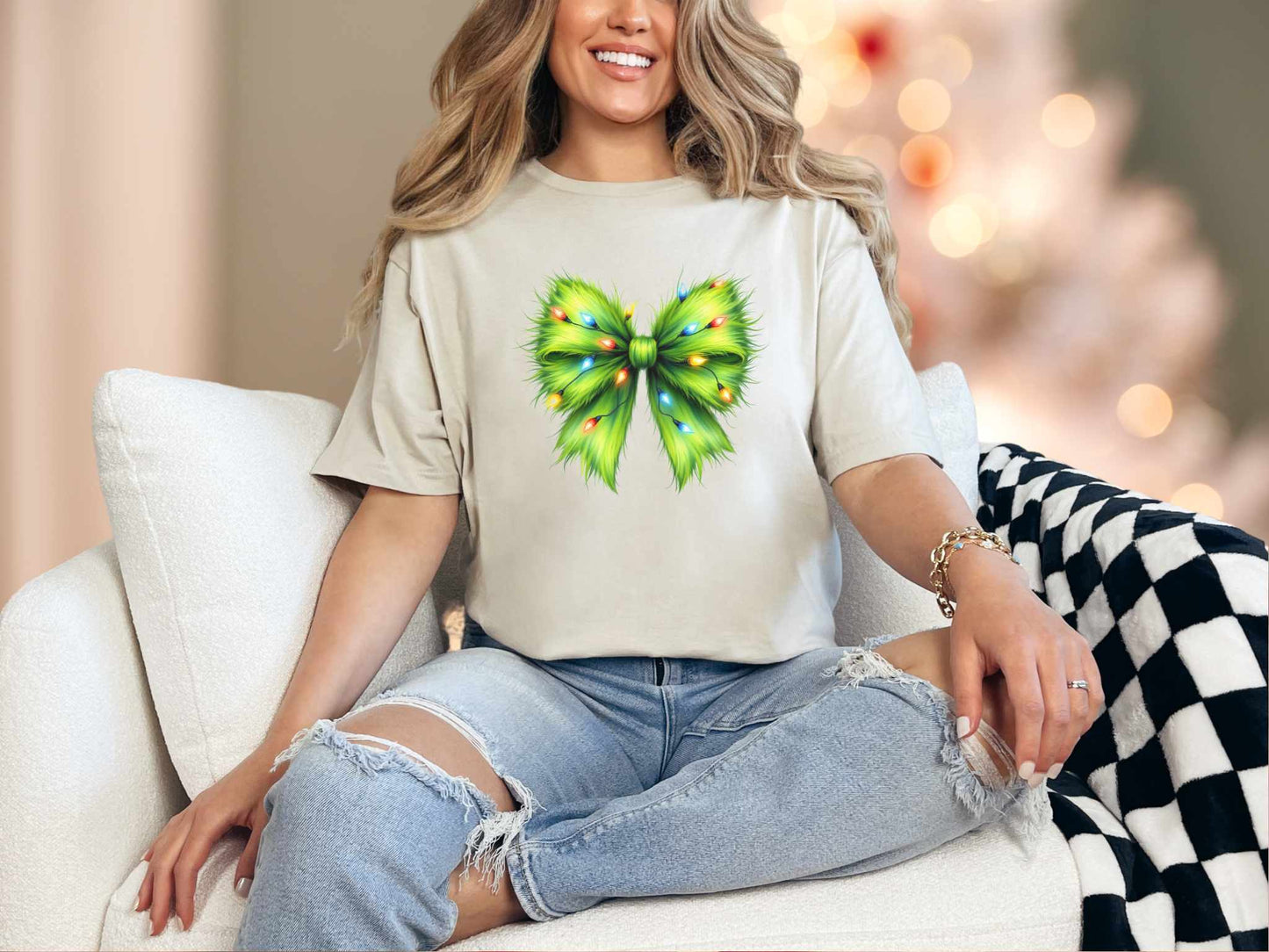 T-Shirt Sand / S Grinch Bow Tee