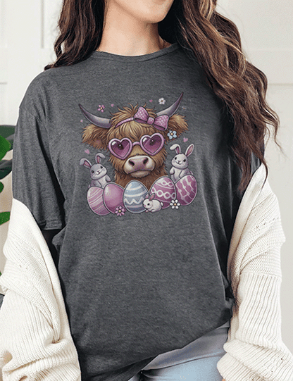 T-Shirt Dark Heather / S Highland Cow Easter Bunnies Tee