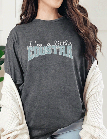 T-Shirt Dark Heather / S I'm A Little Eggstra Tee