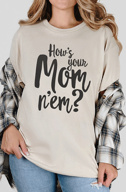 T-Shirt Sand / S Hows Ur Mom N'em Tee