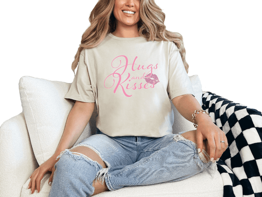 T-Shirt Sand / S Hugs and Kisses Tee